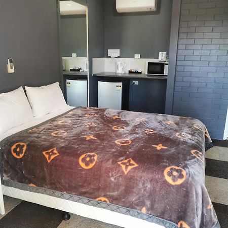 ออล ซีซั่นส์ คันทรี ลอดจ์ Motel ทารี ภายนอก รูปภาพ