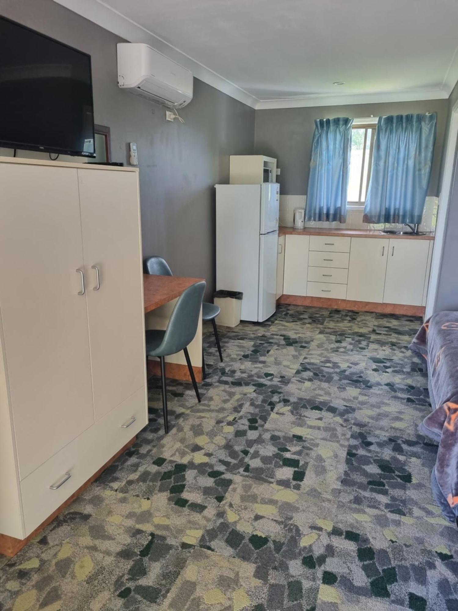 ออล ซีซั่นส์ คันทรี ลอดจ์ Motel ทารี ภายนอก รูปภาพ